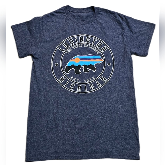 Ludington Michigan The Great Outdoors T-Shirt Adult Small Vacation Bear Country - Picture 1 of 3